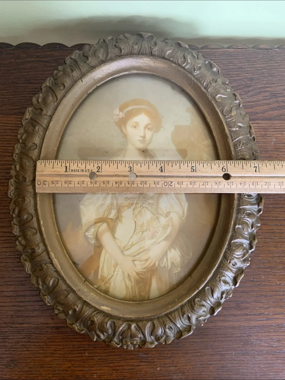Antique-Style Oval Portrait Wall Art in Gold